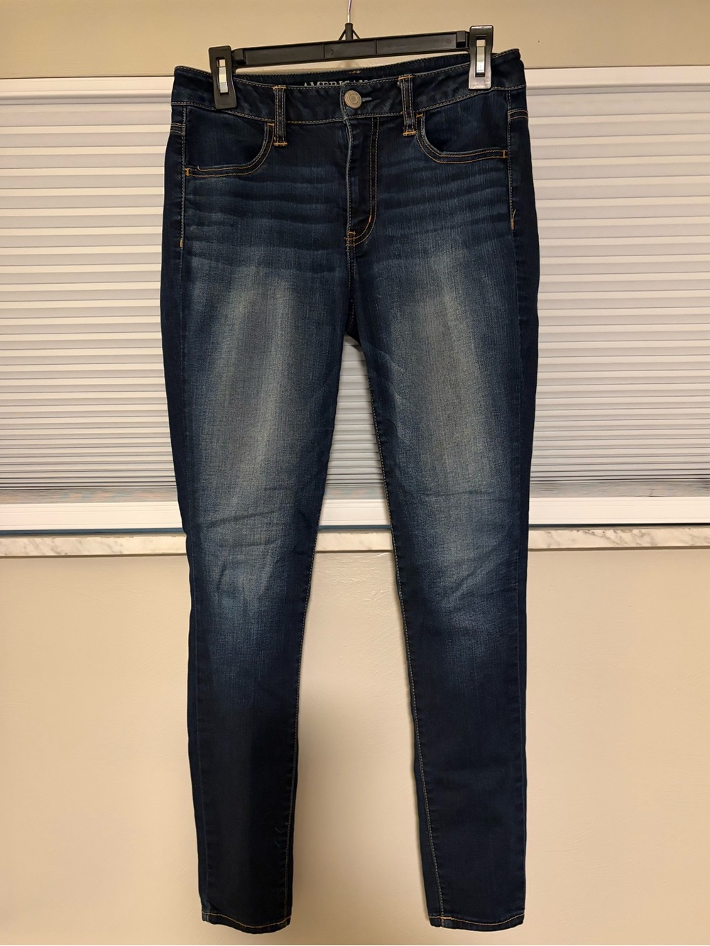 American Eagle Dark Wash Hi-Rise Jegging - Size 6